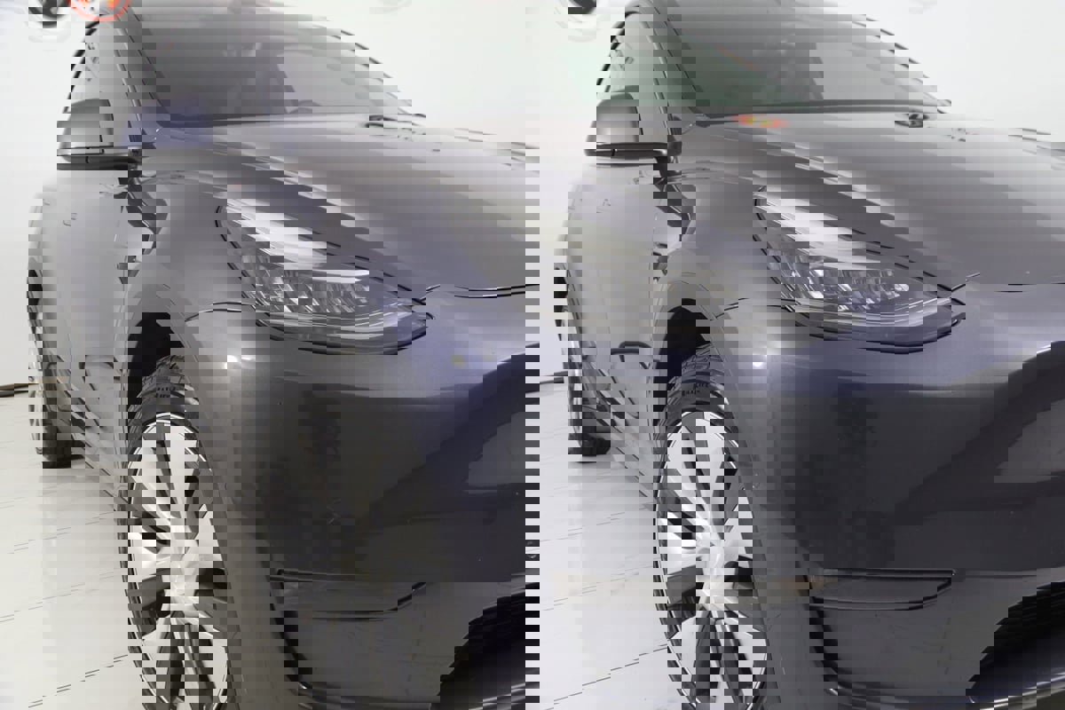 Used 2022 Tesla Model Y Long Range image 17