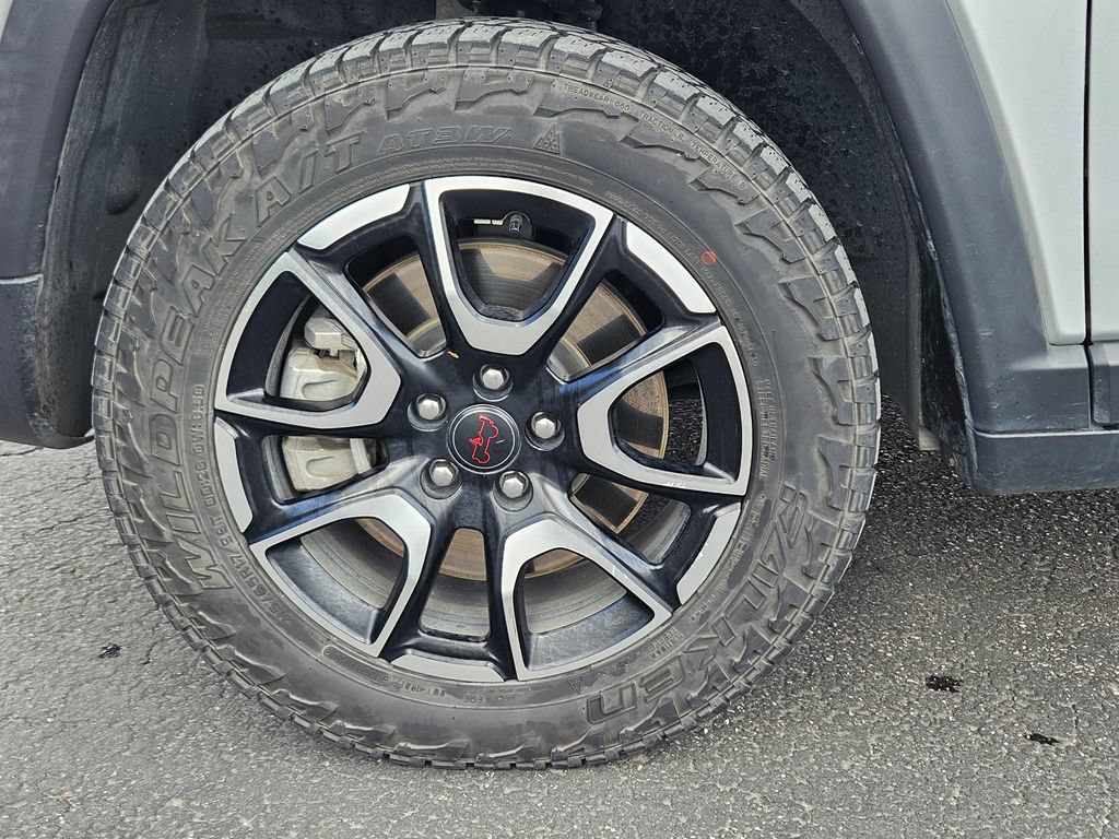 Used 2025 Jeep Compass Trailhawk w/ Trailer Tow Group AWD/4WD image 9