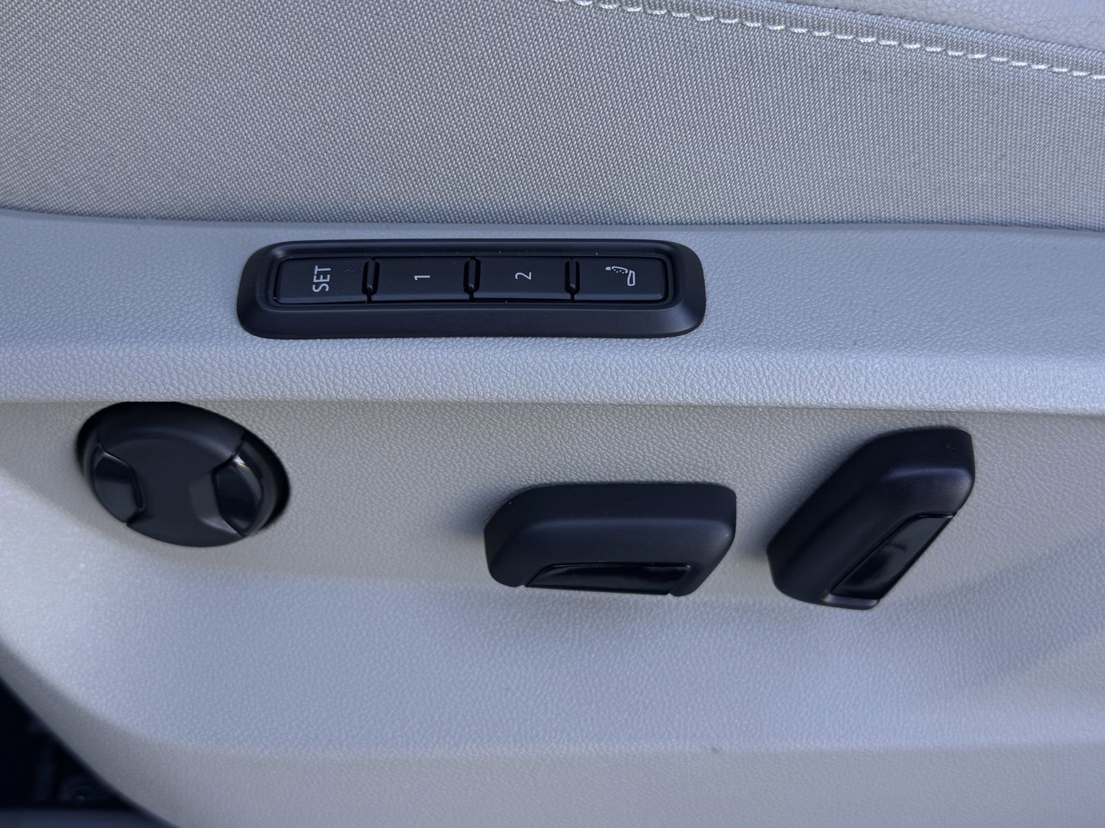 New 2026 Volkswagen Atlas SEL Premium R-Line image 24