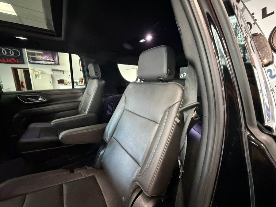 Used 2022 Chevrolet Suburban LT w/ LT Signature Plus Package AWD/4WD image 26