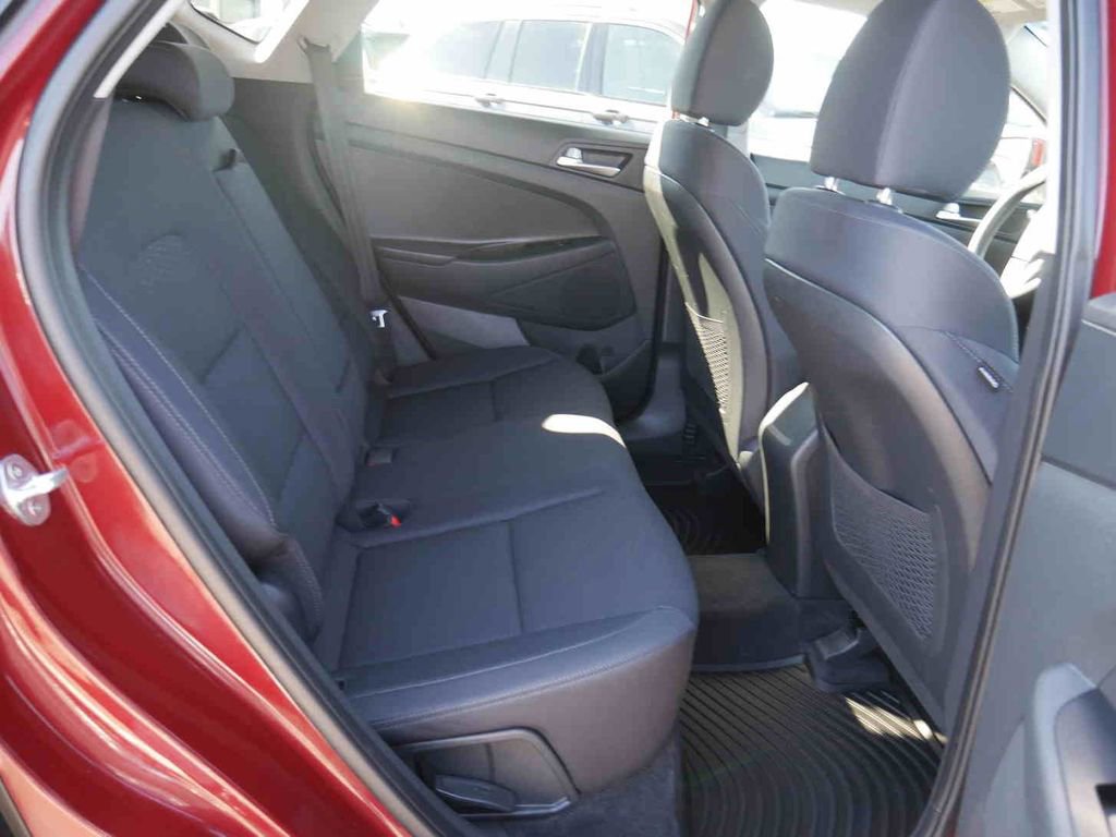 Used 2020 Hyundai Tucson SE w/ Winter Weather Package image 23