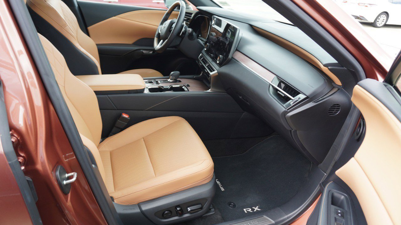 Used 2025 Lexus RX 350 Premium w/ Accessory Package (Z1) FWD image 9