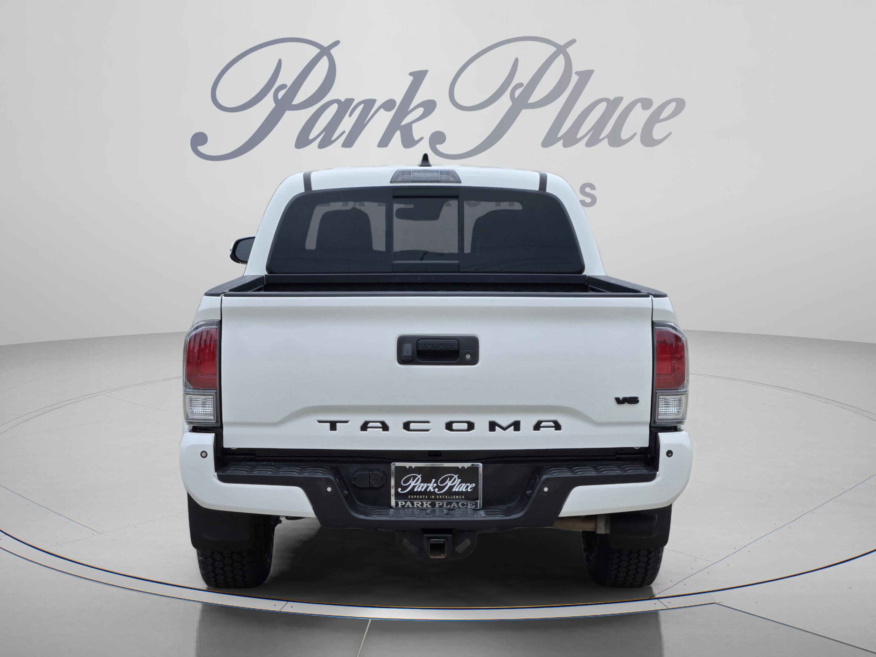 Used 2021 Toyota Tacoma TRD Sport w/ Technology Package AWD/4WD image 4