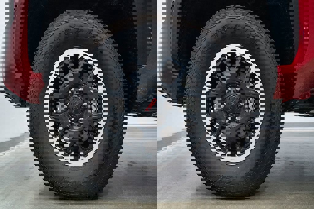 Certified 2025 Toyota Tacoma TRD Off-Road image 11