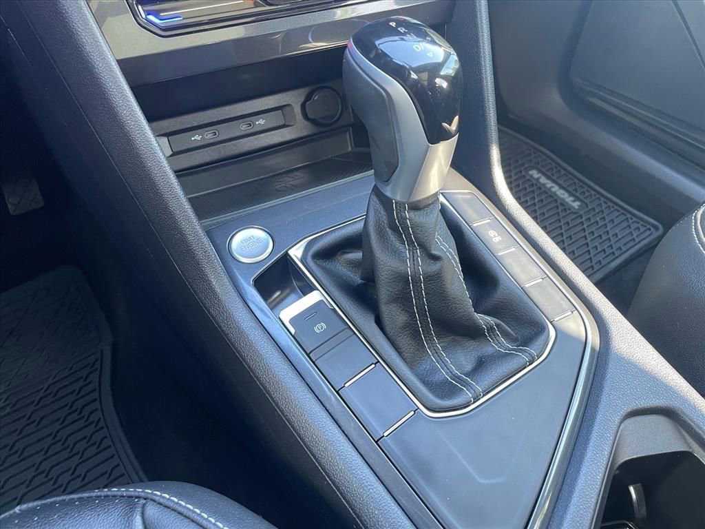 Used 2023 Volkswagen Tiguan SE w/ Panoramic Sunroof Package FWD image 13