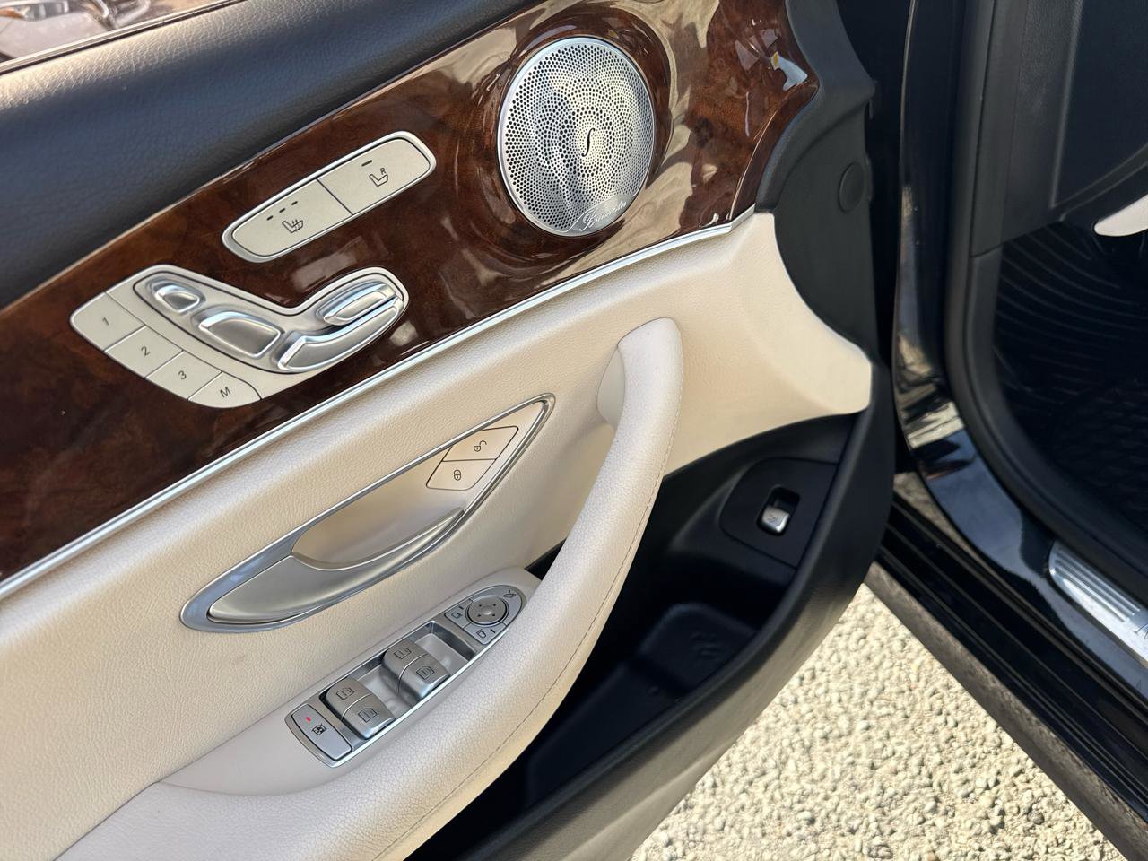Used 2017 Mercedes-Benz E 300 image 11