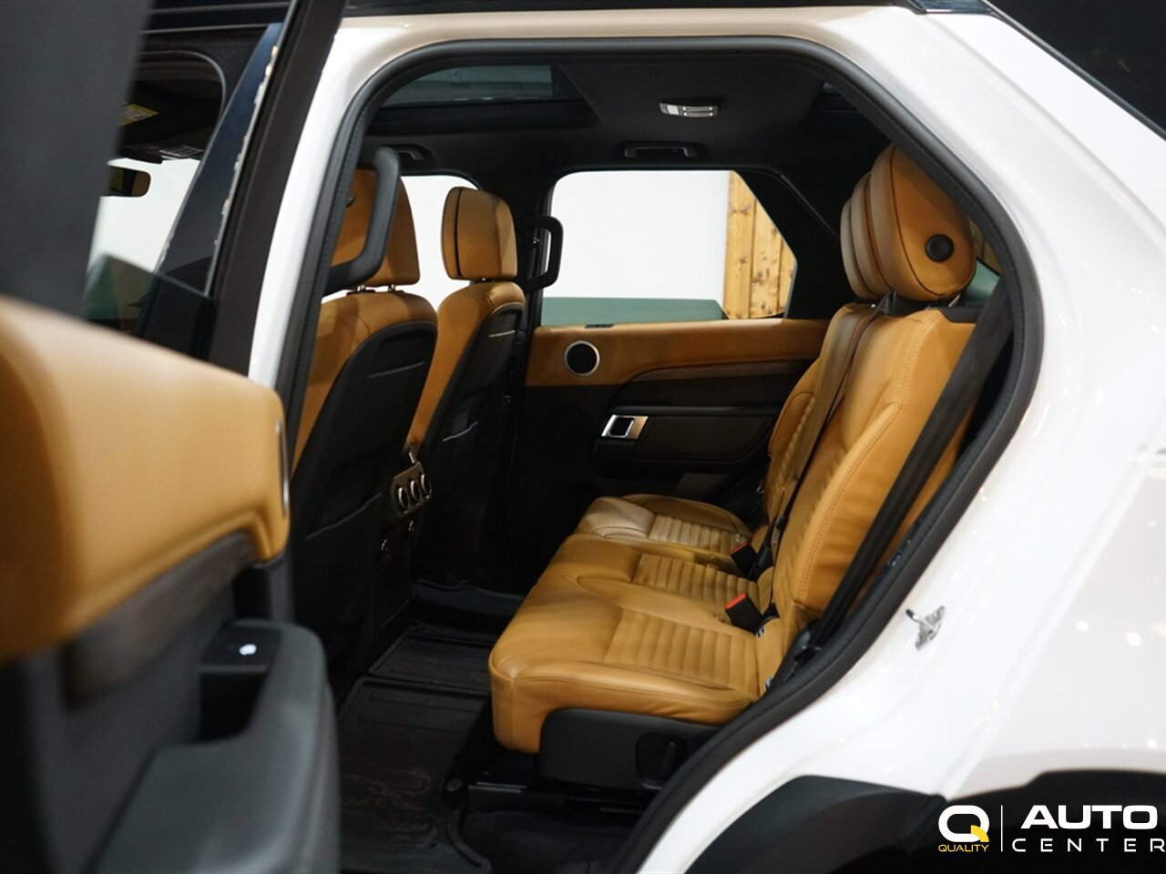 Used 2020 Land Rover Discovery HSE Luxury image 27