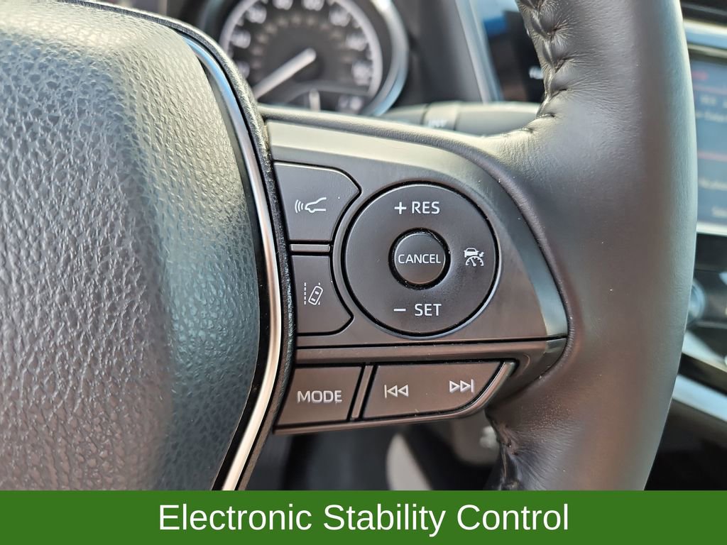 Used 2018 Toyota Camry SE w/ Moonroof Package image 12