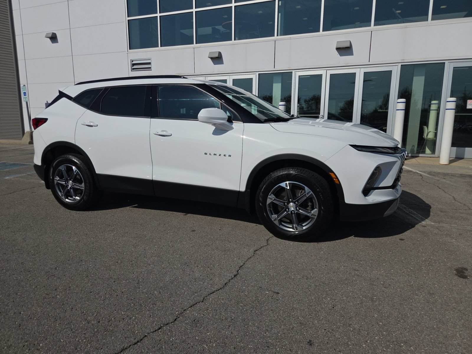 Used 2024 Chevrolet Blazer LT w/ Convenience Package AWD/4WD image 2