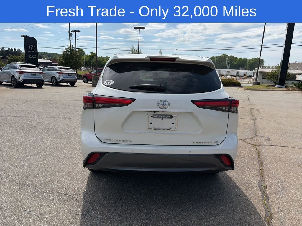Used 2021 Toyota Highlander Limited image 3