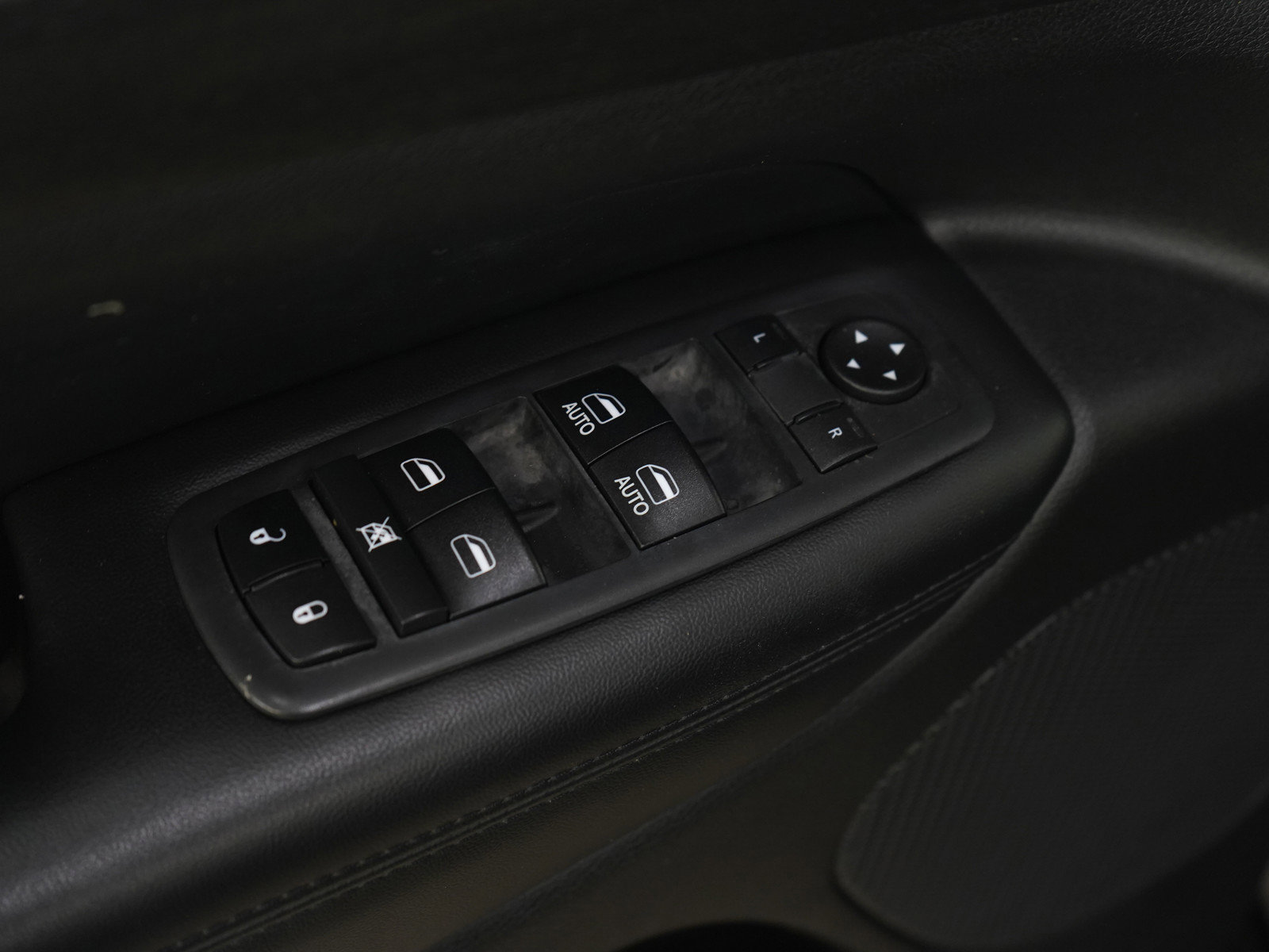 Used 2018 Jeep Grand Cherokee Altitude image 21