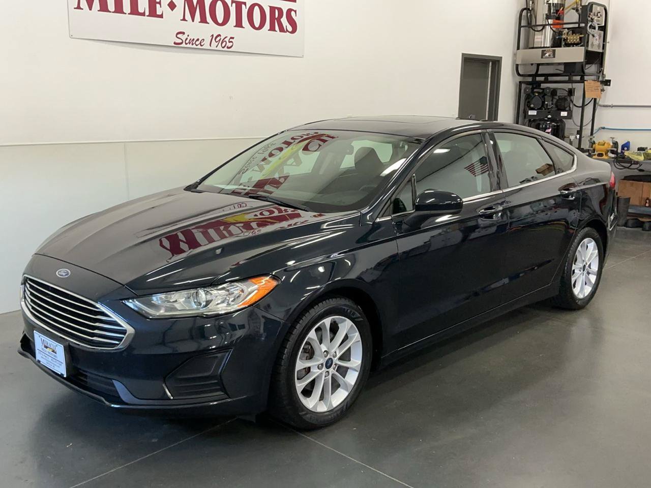 Used 2020 Ford Fusion SE FWD image 3