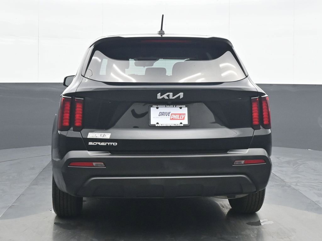 Used 2023 Kia Sorento LX image 5