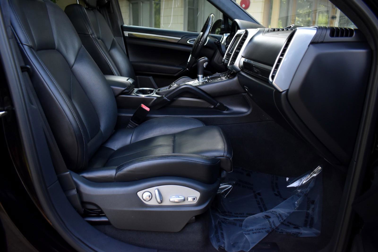 Used 2014 Porsche Cayenne Turbo w/ Comfort Plus Package (PU4) image 46