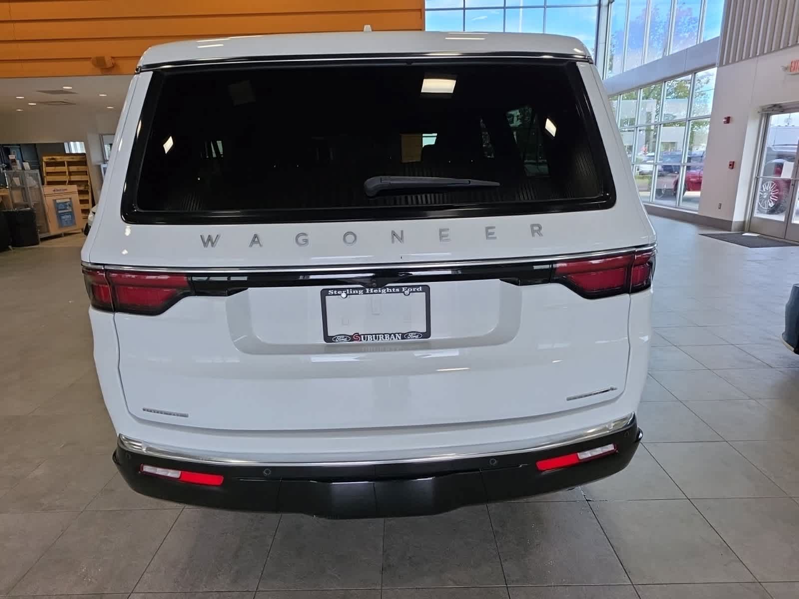 Used 2023 Jeep Wagoneer L Series II AWD/4WD image 8