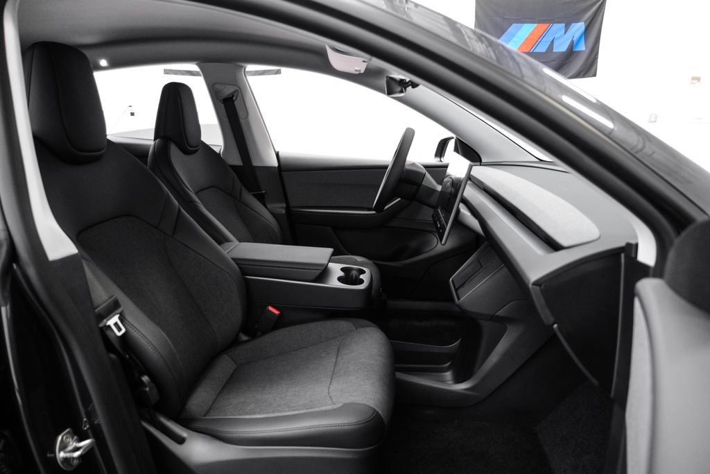 Used 2026 Tesla Model Y 2WD image 33