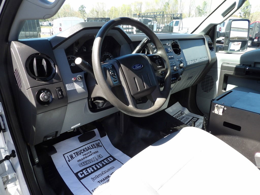 Used 2015 Ford F550 2WD Regular Cab Super Duty image 16