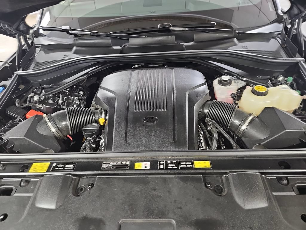 Used 2025 Land Rover Range Rover Long Wheelbase SE AWD/4WD image 36