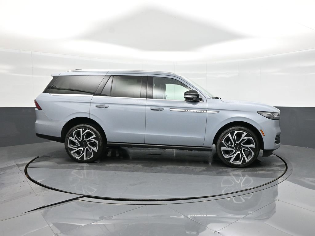New 2026 Lincoln Navigator Reserve AWD/4WD image 16