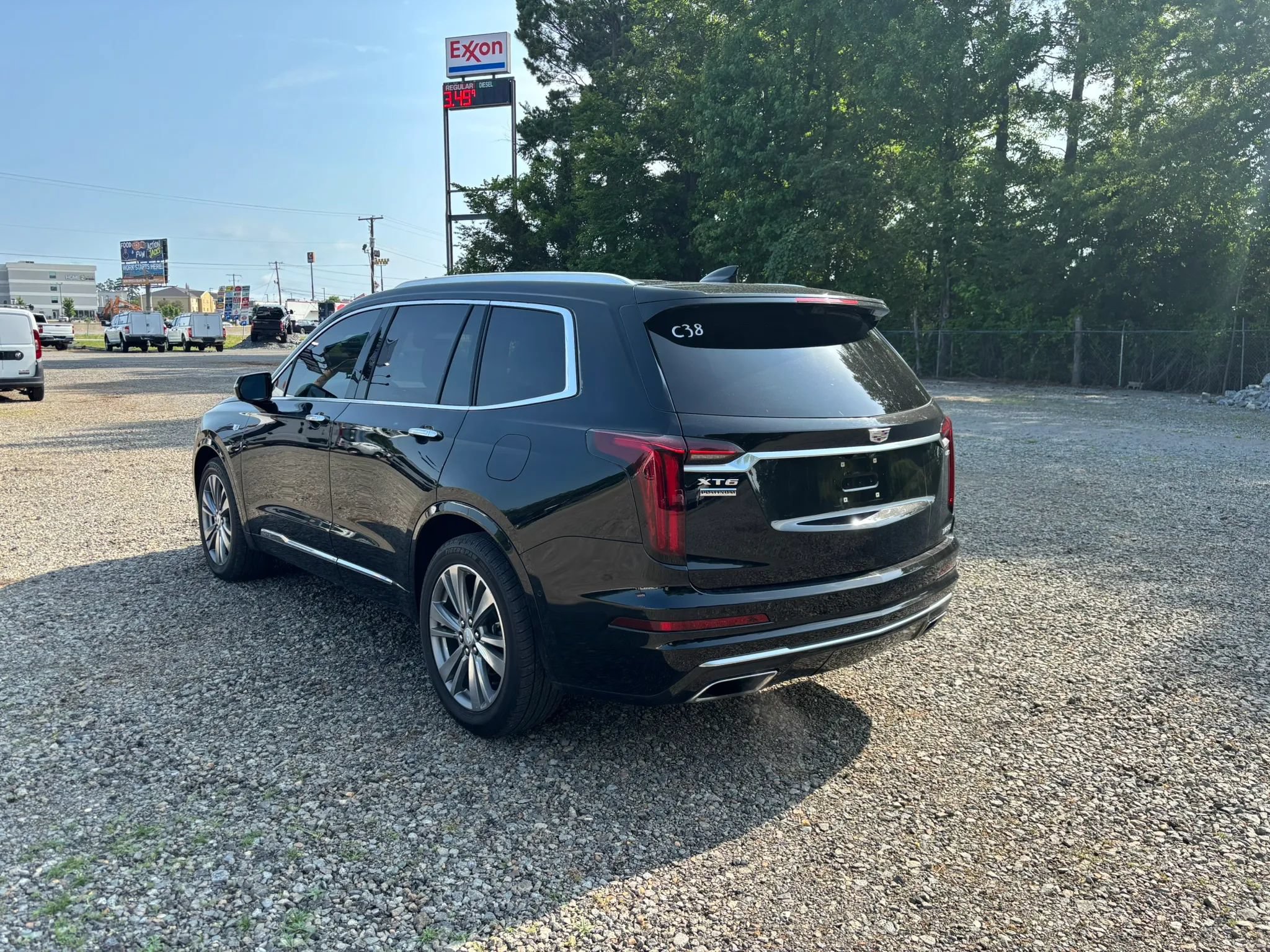 Used 2020 Cadillac XT6 Premium Luxury w/ Platinum Package FWD image 3