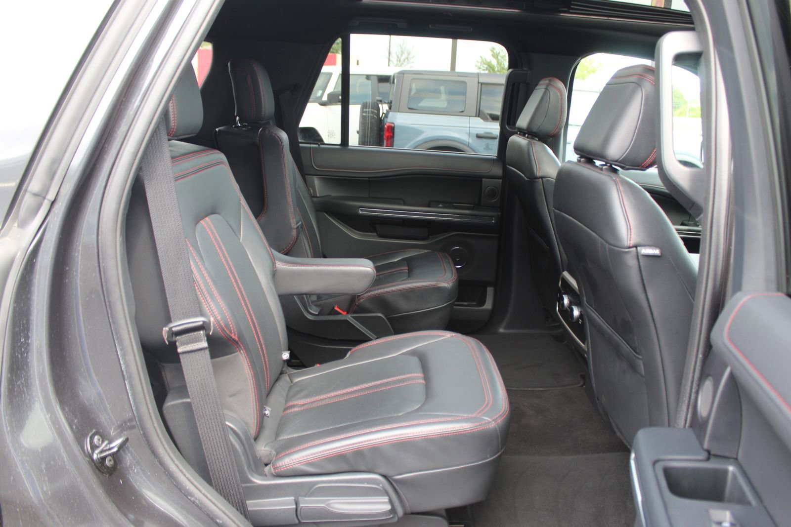 Used 2023 Ford Expedition Limited AWD/4WD image 13