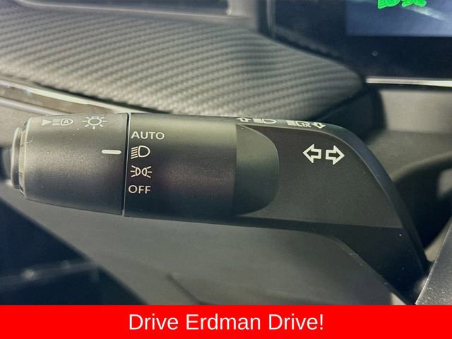 Used 2025 Nissan Kicks SR AWD/4WD image 15
