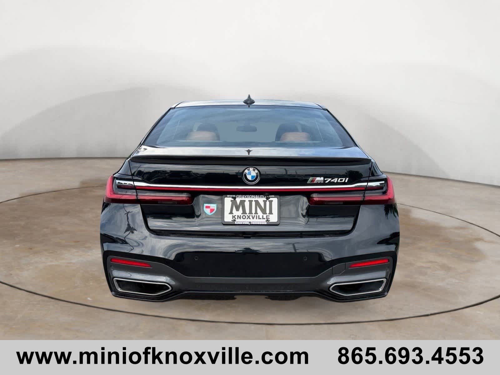 Used 2022 BMW 740i w/ M Sport Package RWD image 4