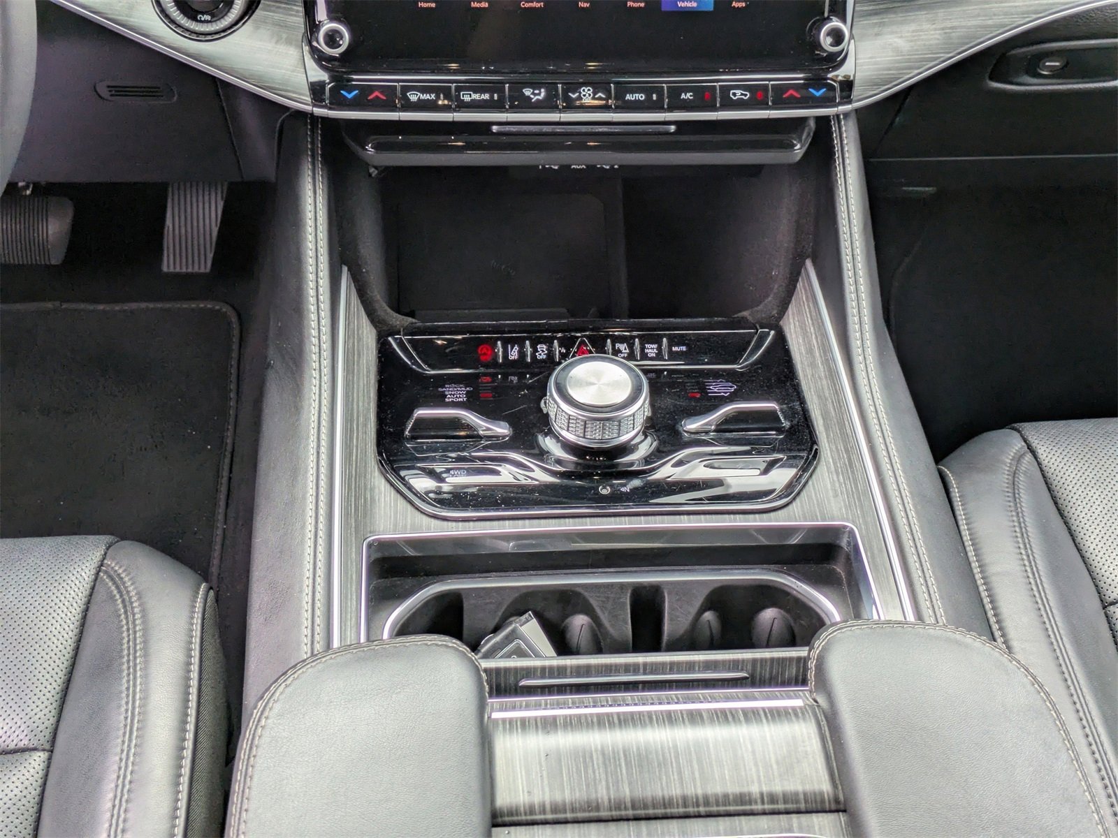 Used 2024 Jeep Wagoneer L Series III w/ Flexible Seating Group image 21