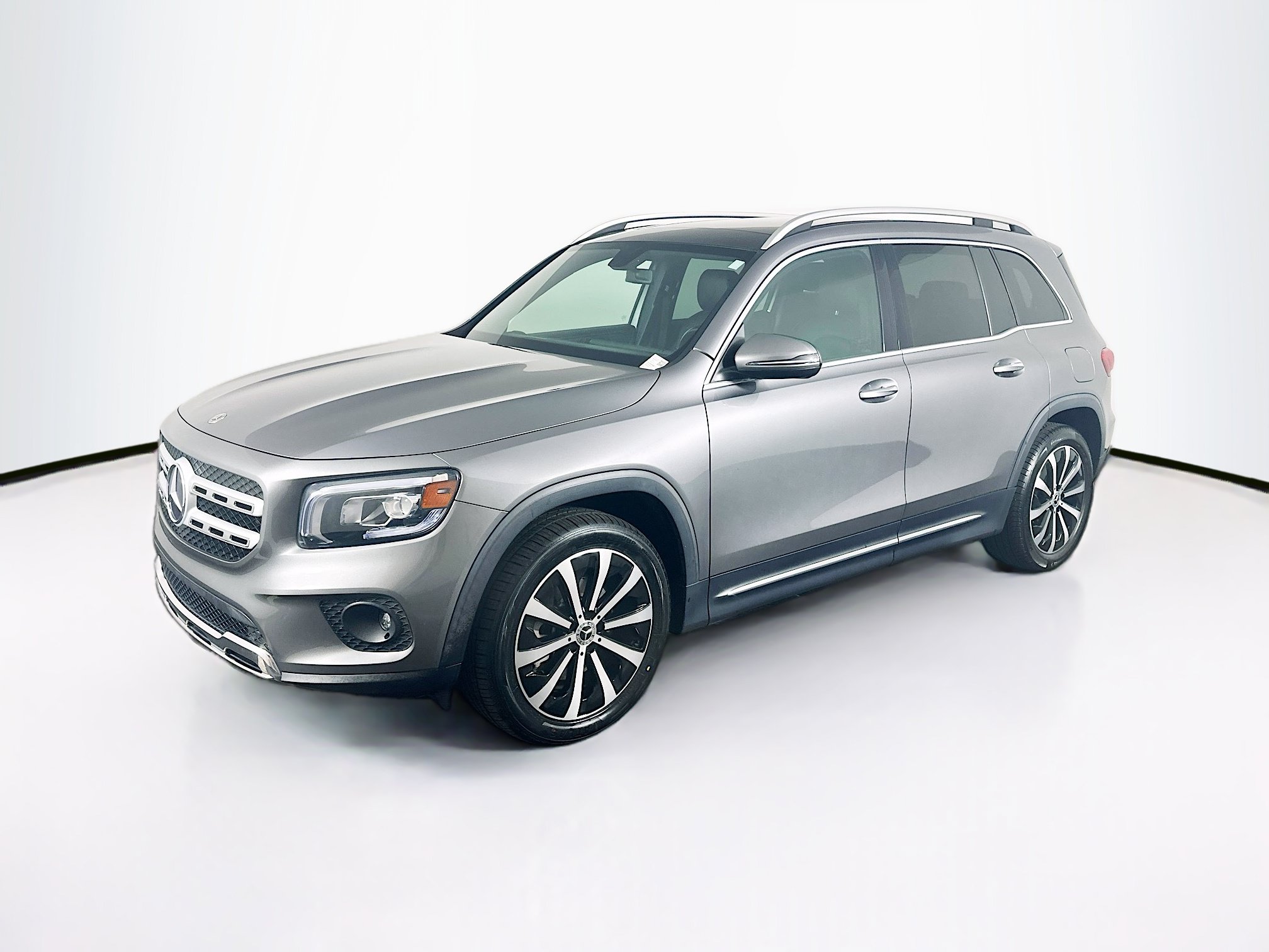 Used 2023 Mercedes-Benz GLB 250 4MATIC image 3
