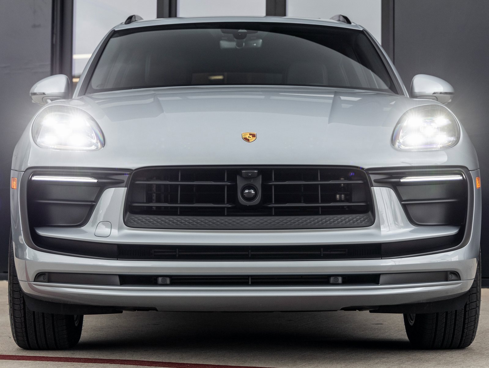 Used 2025 Porsche Macan image 8