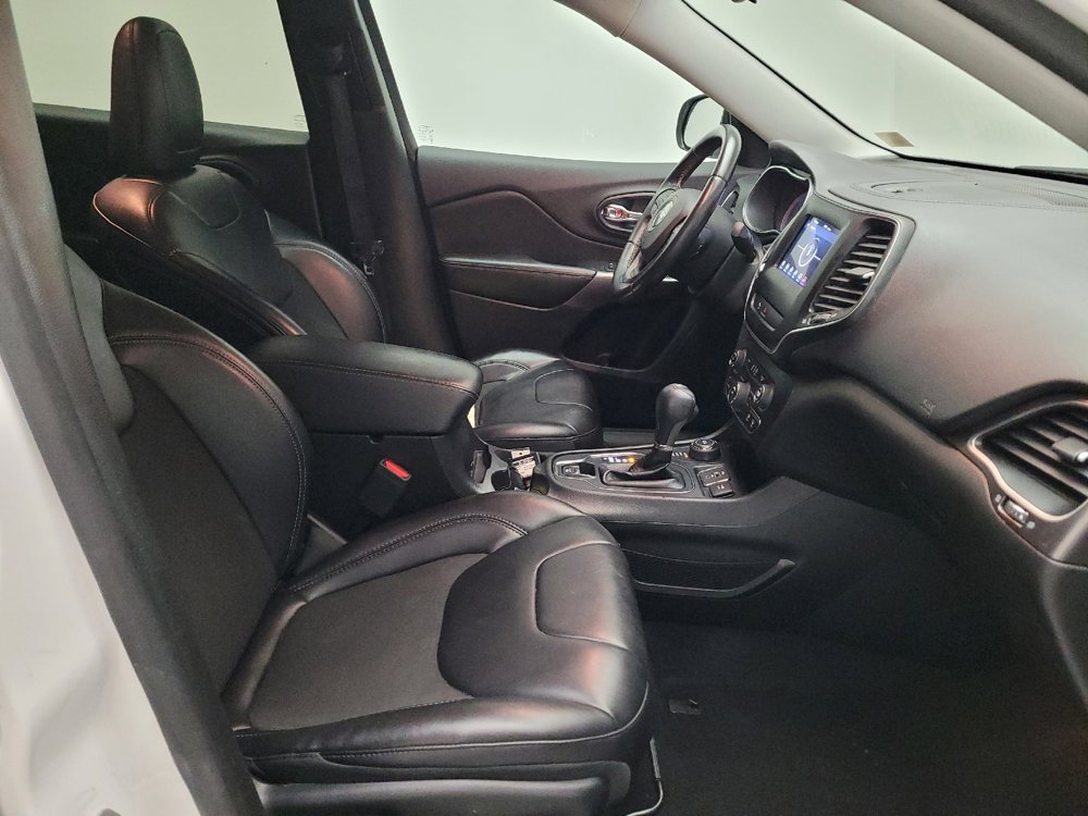 Used 2019 Jeep Cherokee Latitude Plus image 21