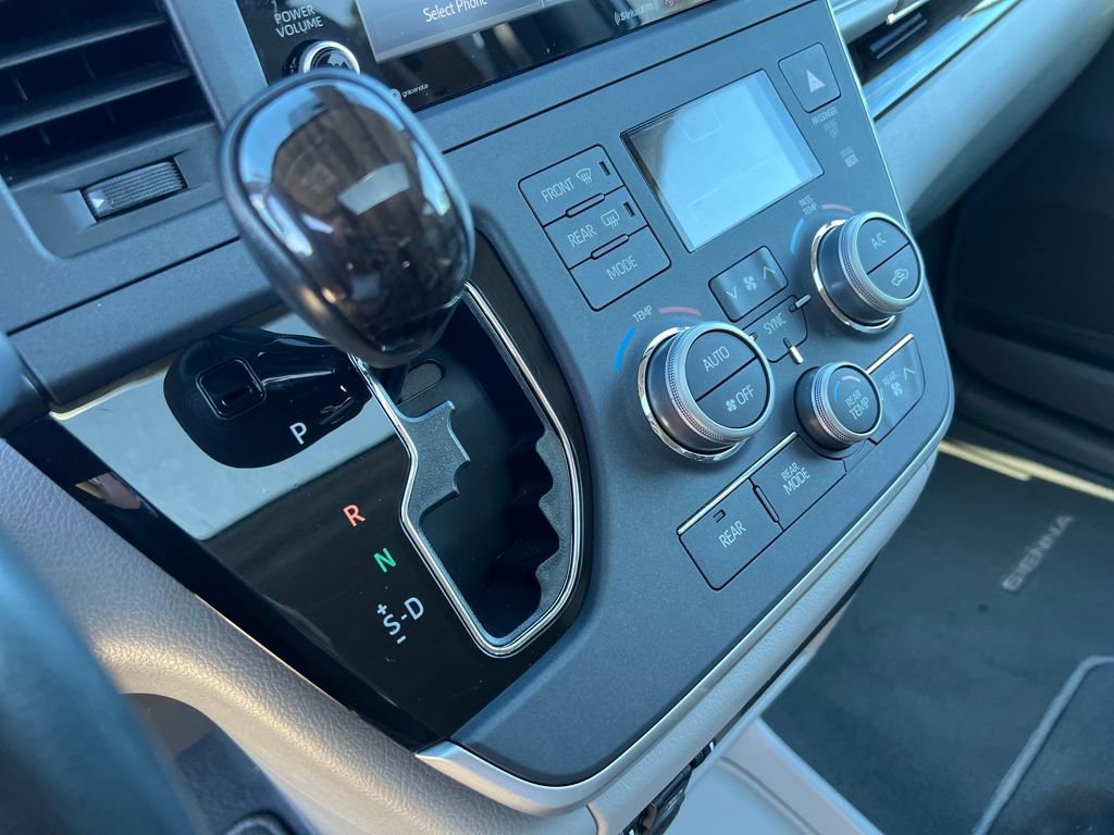 Used 2020 Toyota Sienna XLE w/ XLE Navigation Package image 25