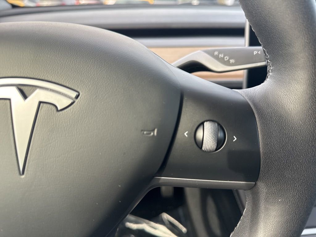Used 2023 Tesla Model Y 2WD image 16
