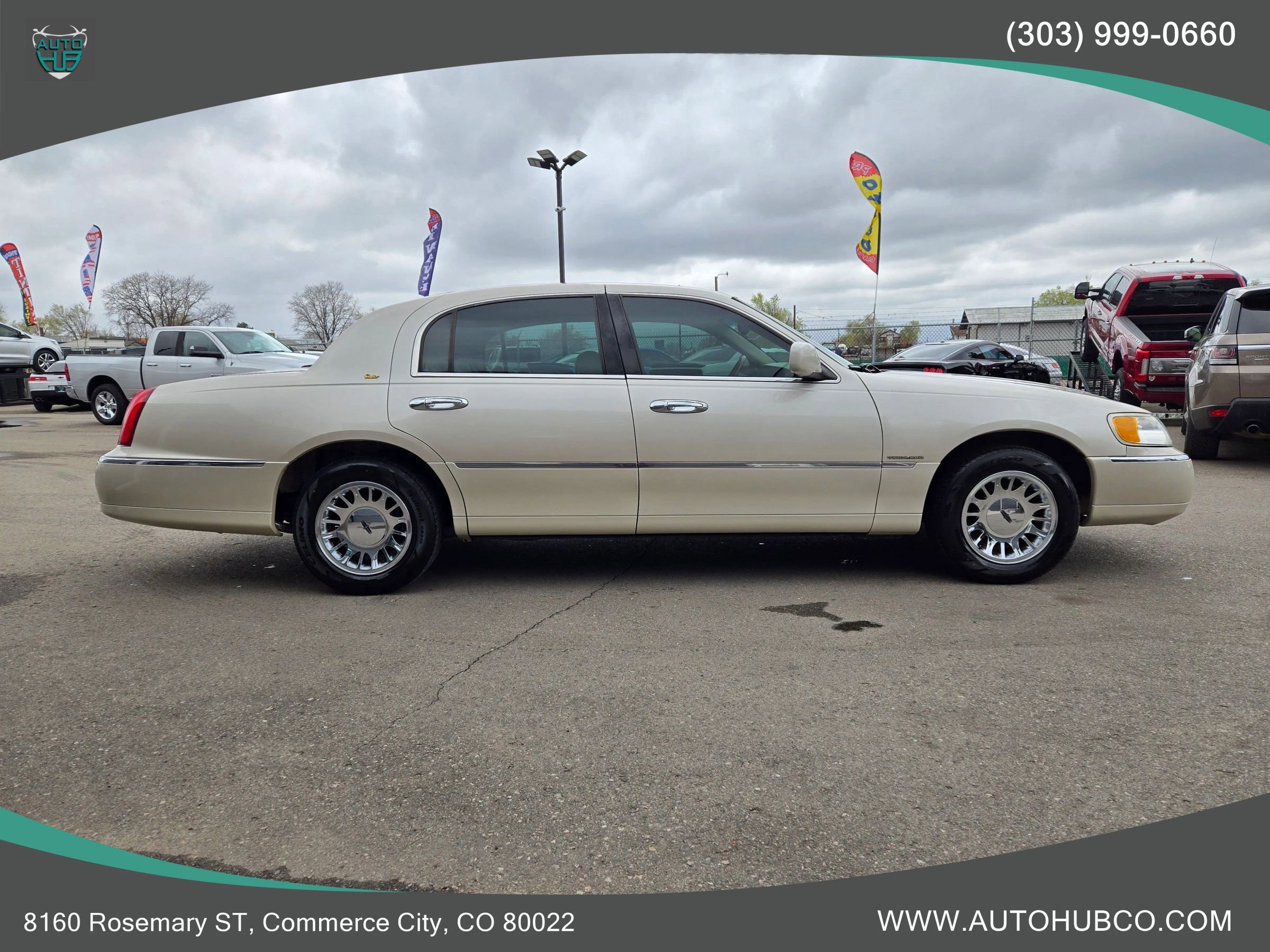 Used 2000 Lincoln Town Car Cartier image 4