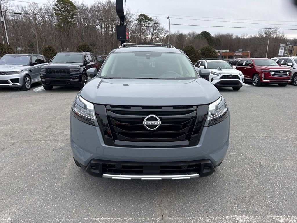 Used 2024 Nissan Pathfinder Platinum image 8