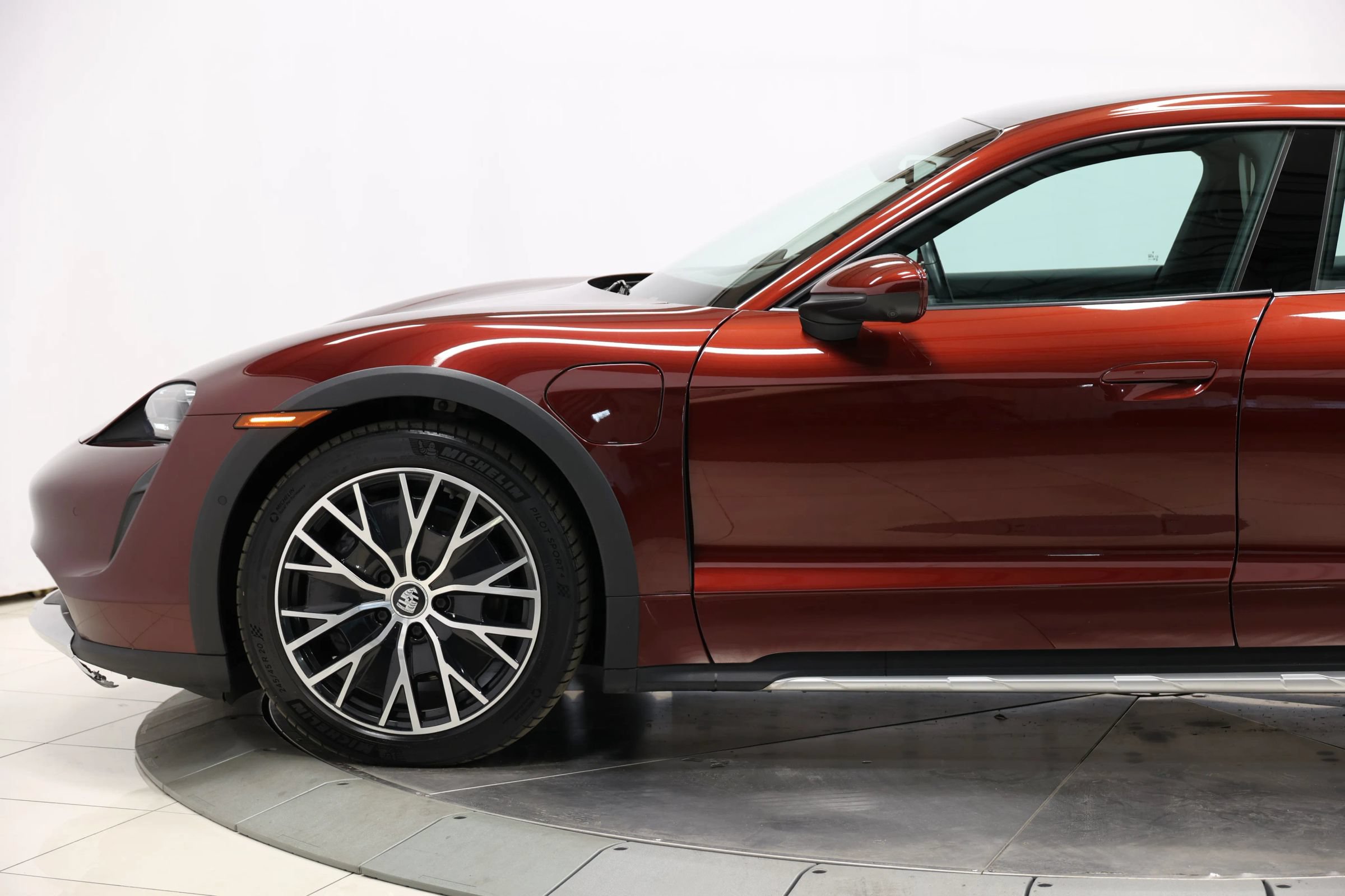 Used 2022 Porsche Taycan 4 Cross Turismo w/ Technology Package AWD/4WD image 8