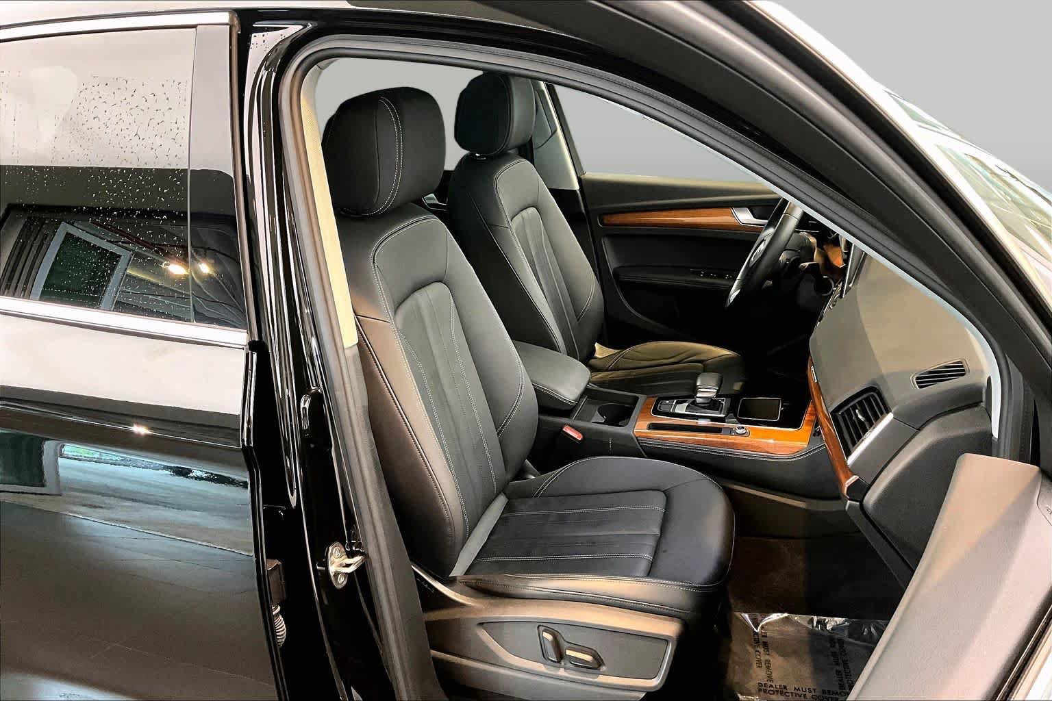 Used 2023 Audi Q5 2.0T Premium Plus w/ Premium Plus Package AWD/4WD image 9