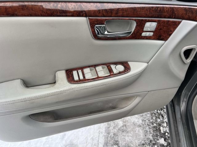 Used 2006 Cadillac DTS w/ Trunk Convenience Package image 16