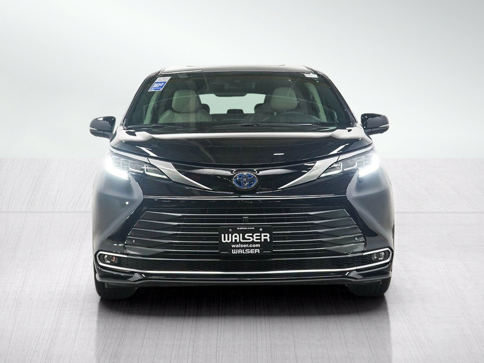 Used 2025 Toyota Sienna AWD image 8
