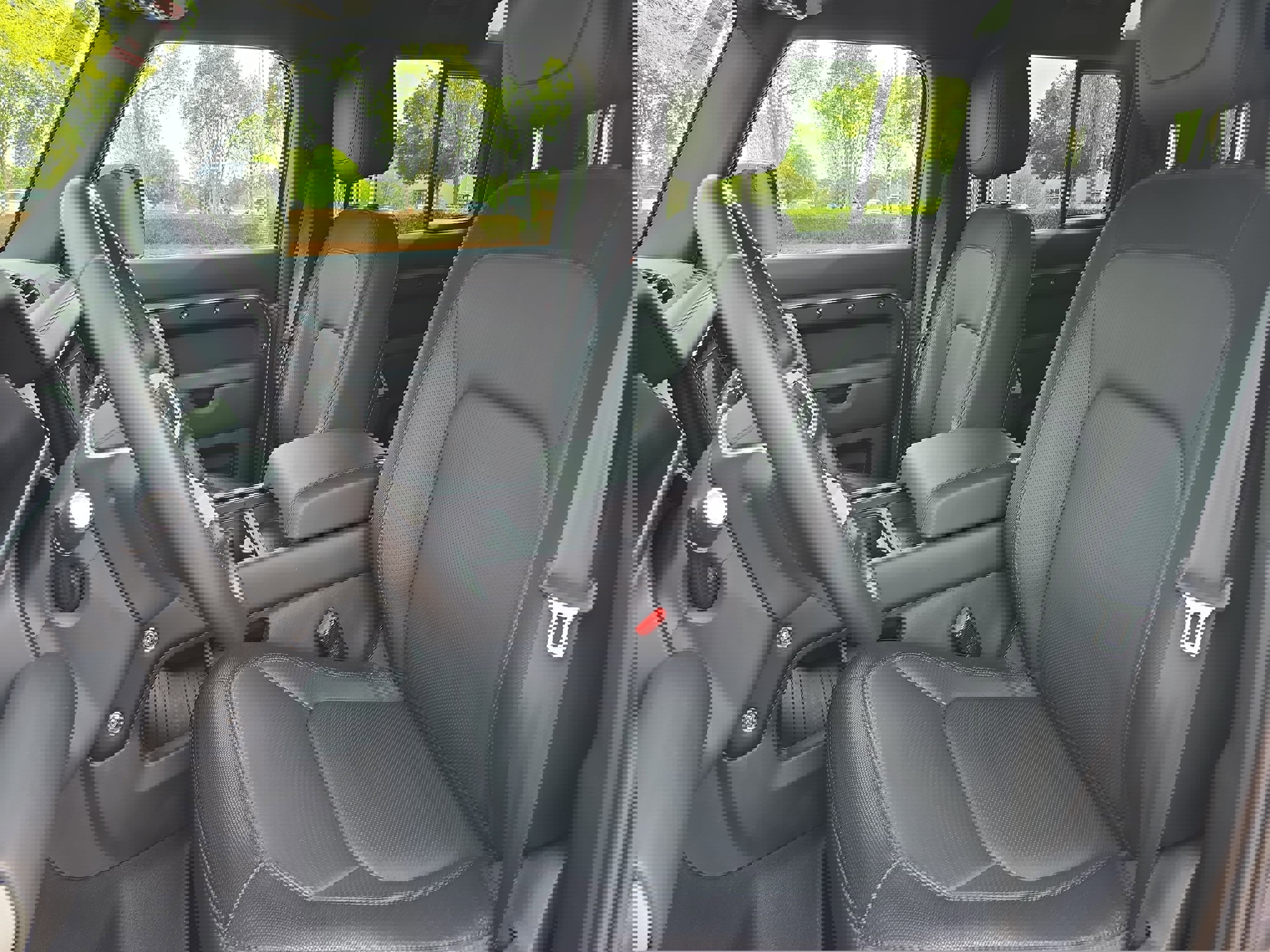 Certified 2024 Land Rover Defender 110 X-Dynamic SE image 14