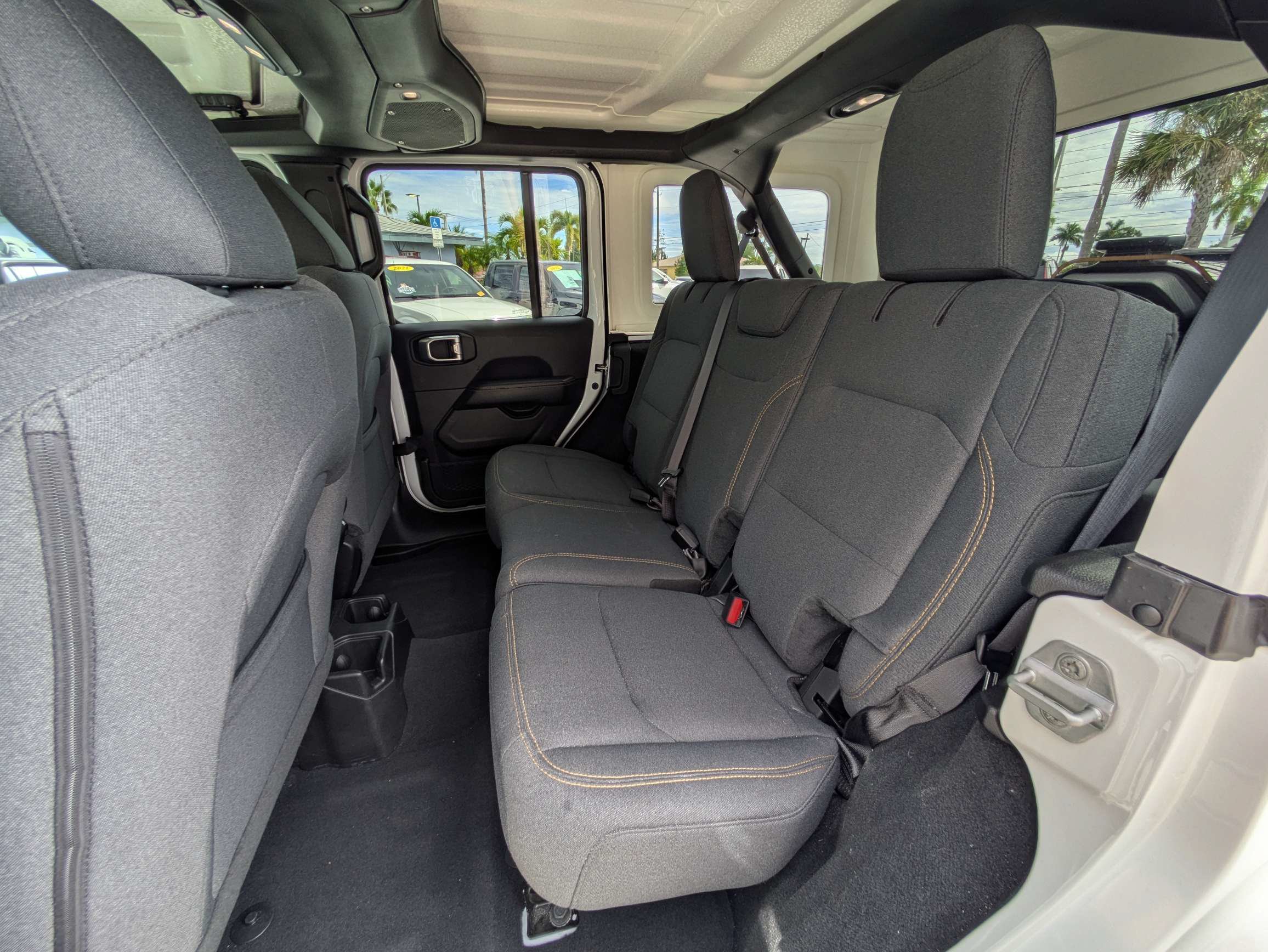 Used 2026 Jeep Wrangler Unlimited Sahara AWD/4WD image 4