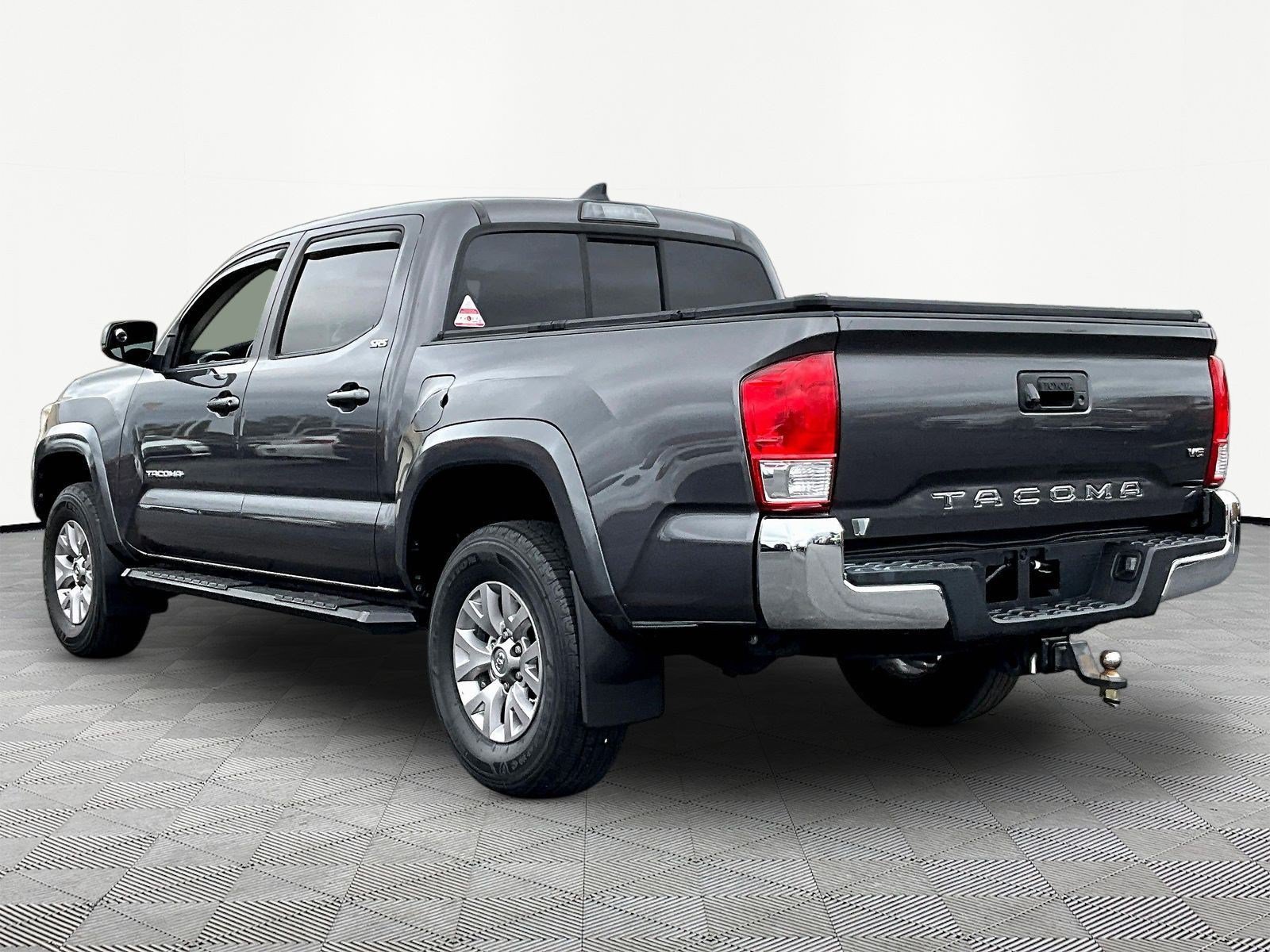 Used 2016 Toyota Tacoma SR5 w/ SR5 Appearance Package (SN) RWD image 4
