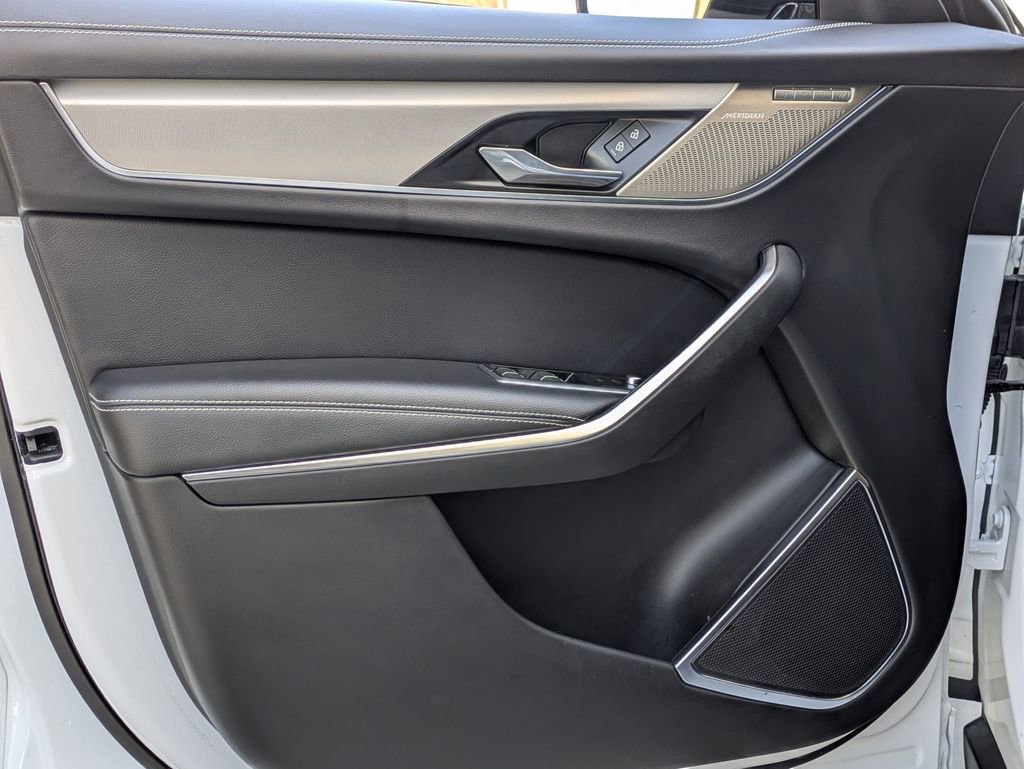 Used 2024 Jaguar F-PACE R-Dynamic S image 11