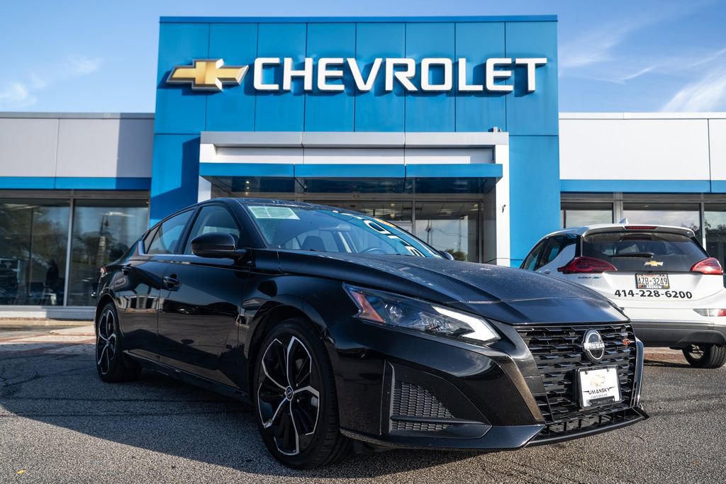 Used 2023 Nissan Altima 2.5 SR image 1