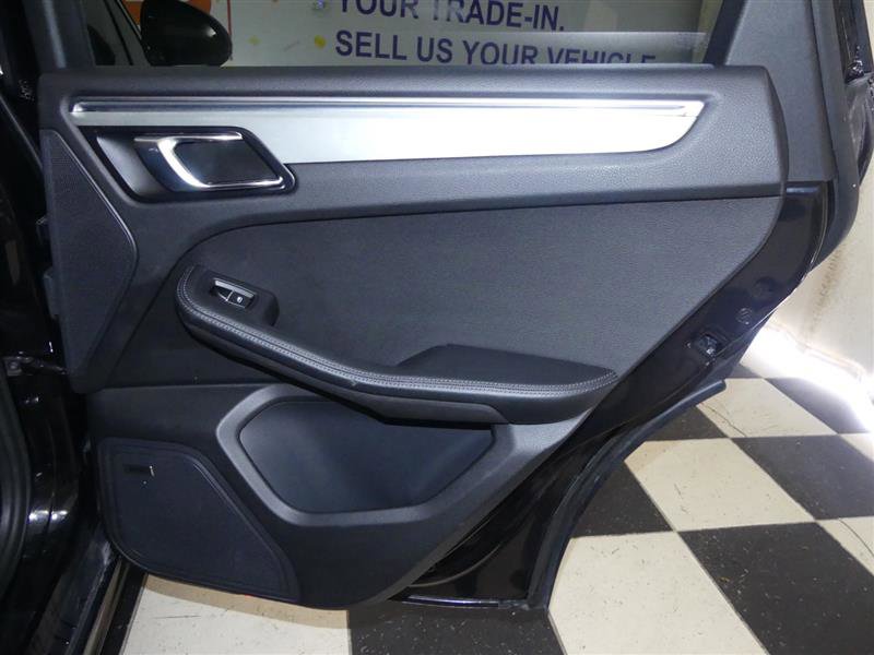 Used 2018 Porsche Macan Turbo image 28