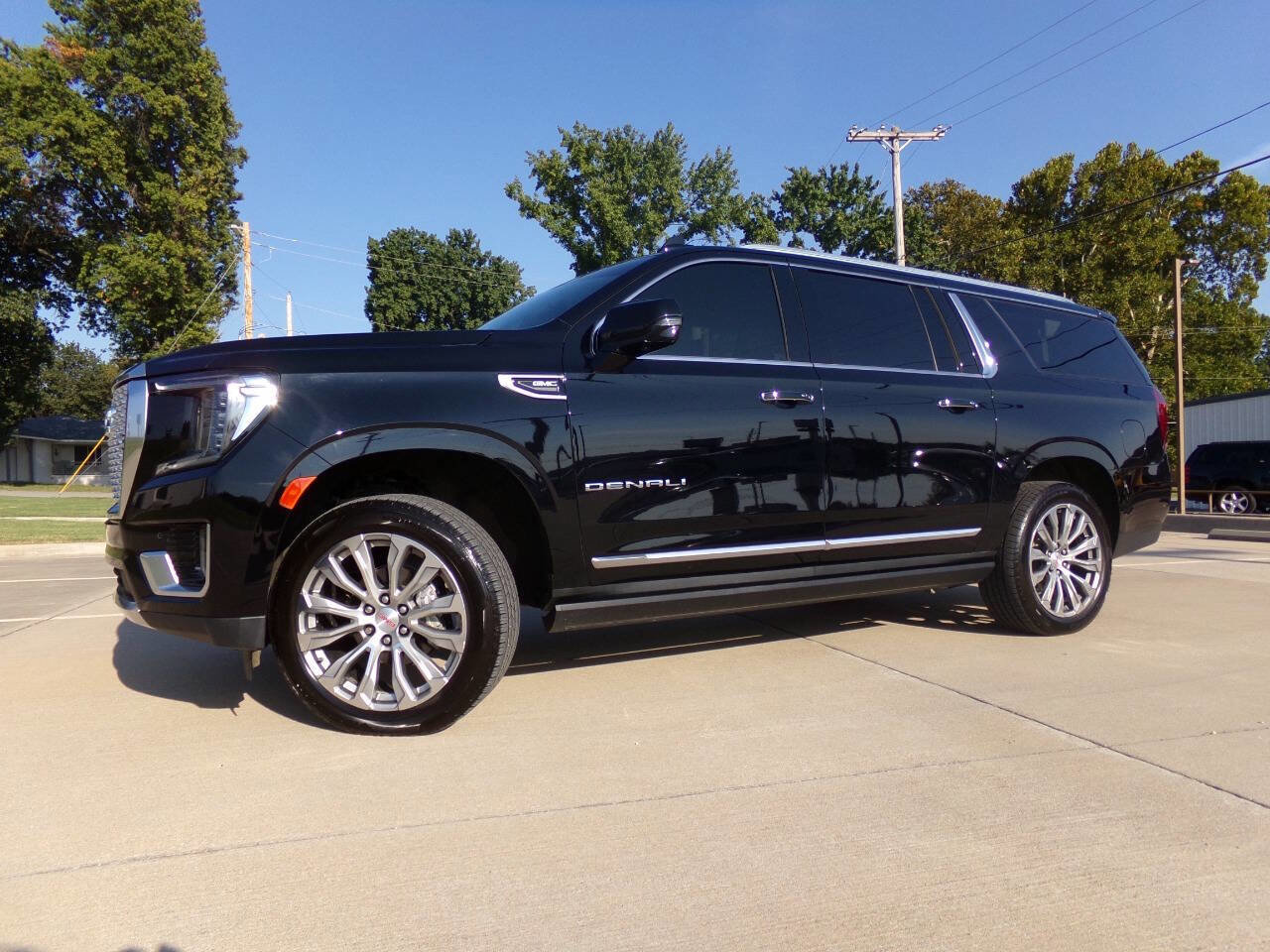 Used 2021 GMC Yukon XL Denali w/ Denali Premium Package image 14