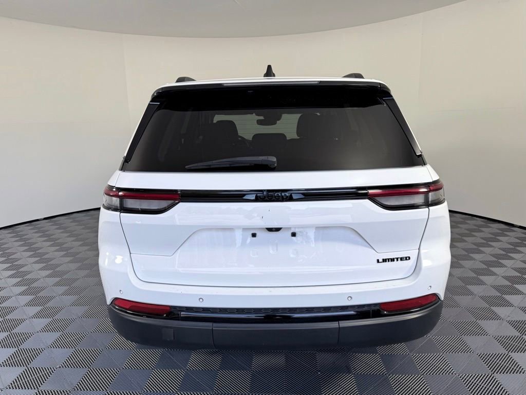 Used 2023 Jeep Grand Cherokee Limited w/ Black Appearance Package image 4