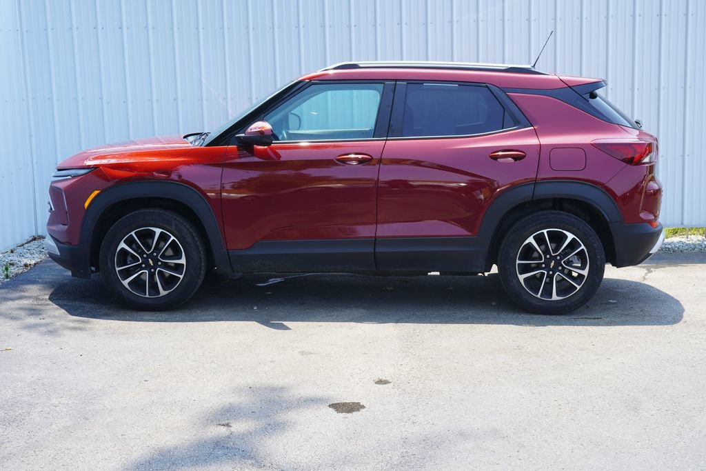 Used 2024 Chevrolet TrailBlazer LT w/ LT Cold Weather Package AWD/4WD image 3