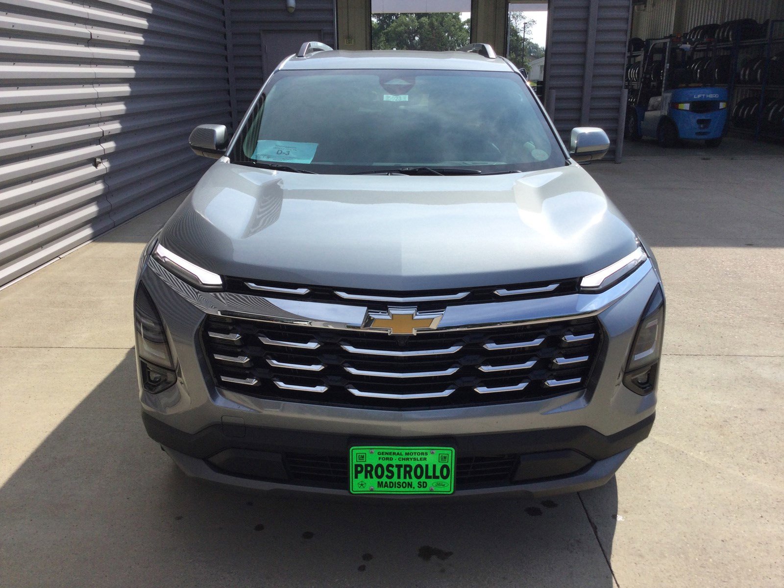 New 2025 Chevrolet Equinox LT w/ Convenience Package II image 3