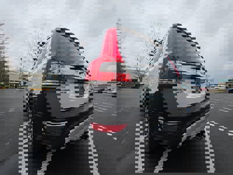 Used 2015 Volvo XC70 T6 Platinum w/ Protection Package image 11